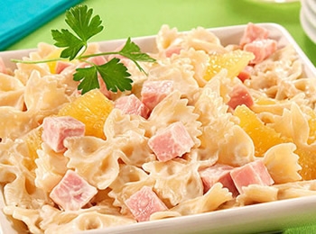 Salada de macarrão com laranja